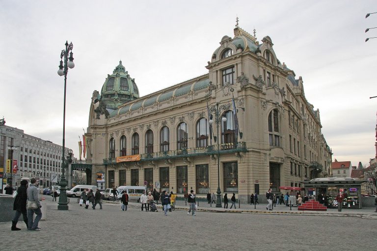 Náměstí Republiky, Obecní dům